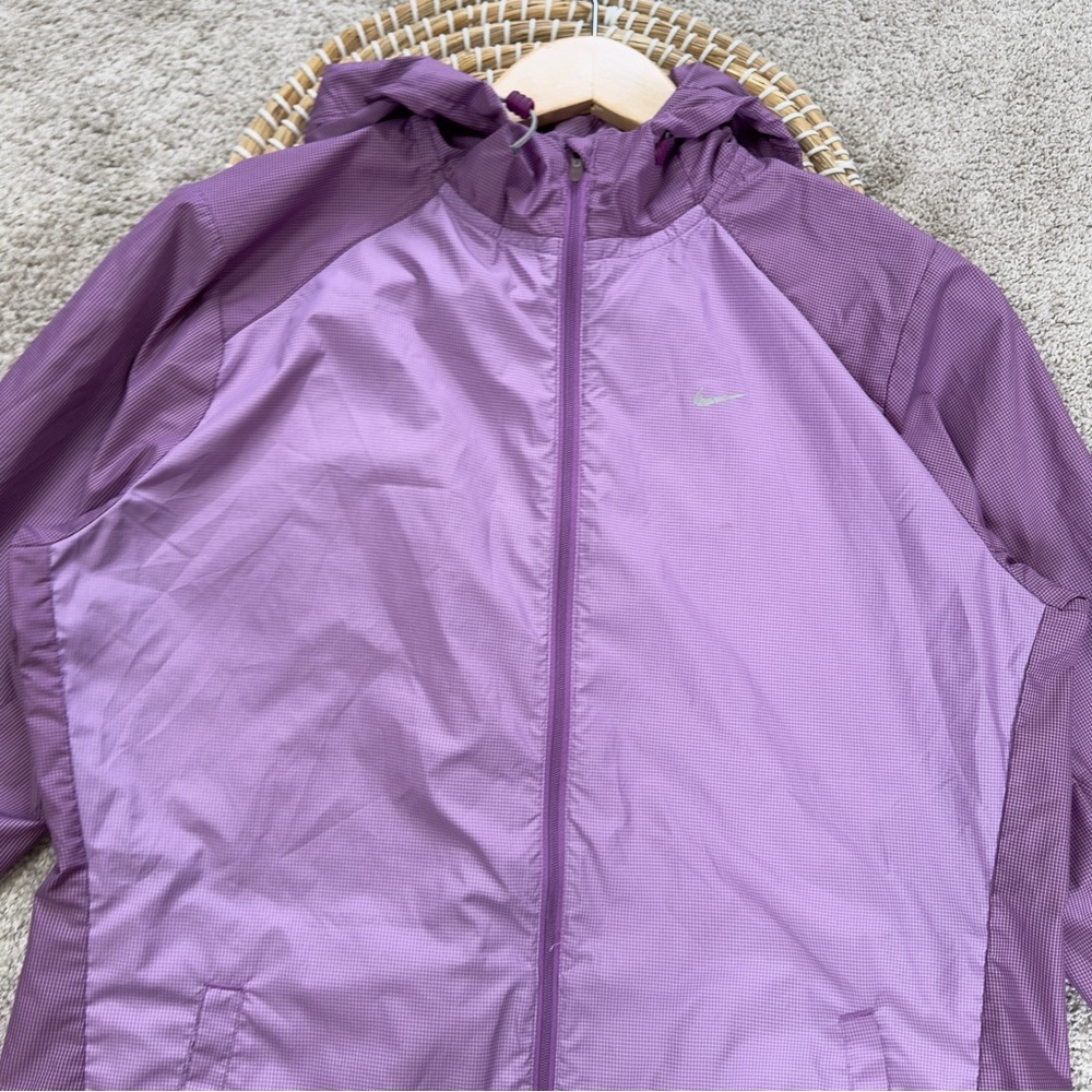 Nike Women’s Windbreaker Running Jacket Hooded Full Zip Lightweight in Purple L - Picture 2 of 14